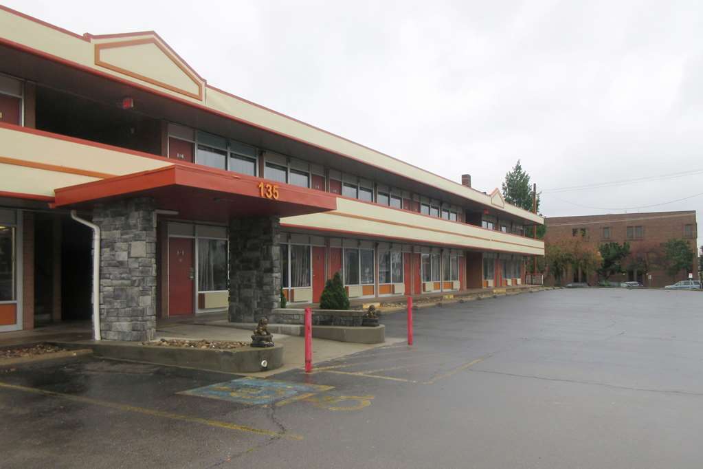Econo Lodge Zanesville Exterior foto